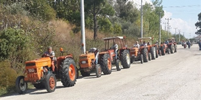 Çiftçinin Traktör Vize İşlemleri Gezici TÜVTÜRK Aracı ile Yapılıyor