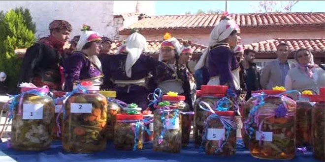 Kadın Çiftçiler, En Güzel Reçel ve Turşu İçin Yarıştı