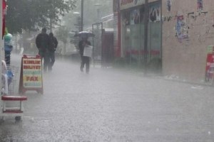 Kızıltepe Hububat Ticaret Merkezini Yağmur Suyu Bastı