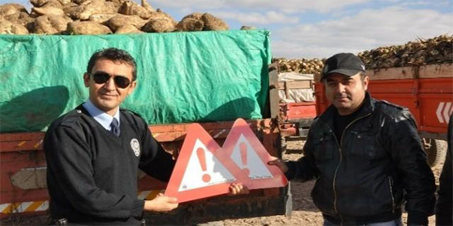 Yerköy Bölge Trafik Ekiplerinden Çiftçilere Reflektör