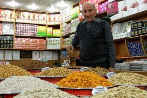 Kuruyemişçiler Yaklaşan Yılbaşından Dolayı Günde 5 Ton Kuruyemiş Satıyor