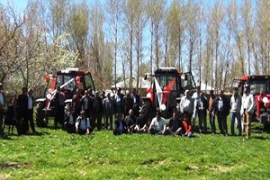 Erciş`te Yerli Üretim Traktör Tanıtımı