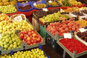 Bosnalı Çiftçiler, Vatandaşlara Bedava Meyve-sebze Dağıttı