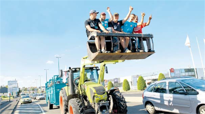 Fransız Çiftçiler Almanlara Barikat Kurdu