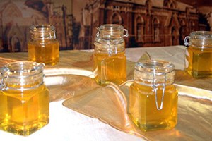 Kars`ta Üretilen Balın Kilosu 10 Bin TL`ye Satıldı