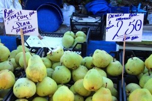 Meşhur Deveci Armudu Tekirdağ`da Halk Pazarında