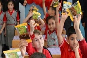 6 Milyon Öğrenciye Kuru Üzüm!