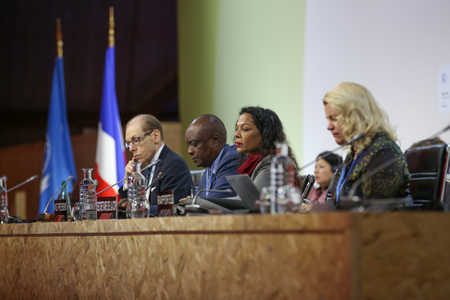 Paris İklim Zirvesi`nde Son Kararlar Cumartesi Gününe Uzatıldı