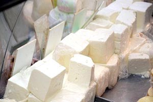 Eskişehir`de Açıkta Peynir Satışı