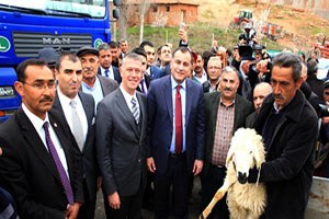 Çankaya Belediyesi, Köylülelere Koyun ve Koç Dağıttı