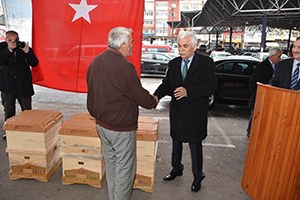 Karabük`te Arı Üreticilerine Kovan Desteği