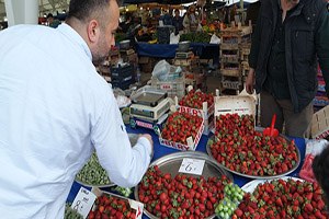 Tezgahlar Bahar Meyveleriyle Renklendi