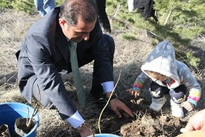 Yabani Hayvanları İçin Meyve Fidanı Dikildi