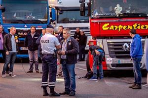 Fransız Çiftçi ve Şoförlerden Calais Protestosu