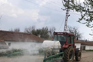Edirne`deki Bazı Köyler Tarım Araçlarıyla Dezenfekte Ediliyor
