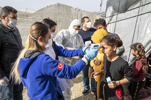 Mersin`de Mevsimlik İşçilere Sağlık Paketi Desteği