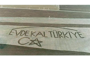 Tarım Arazisine `Evde Kal Türkiye` Yazarak Çağrı Yaptılar