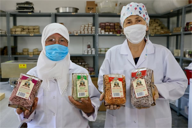 KIRSAL MAHALLEDE KOOPERATİF KURAN KADINLARIN ÜRETTİĞİ ÜRÜNLER YURT DIŞINDA ALICI BULUYOR