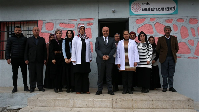 Bitlis Milli Eğitim Müdürü Korkmaz, Köy Yaşam Merkezi`ni Ziyaret Etti