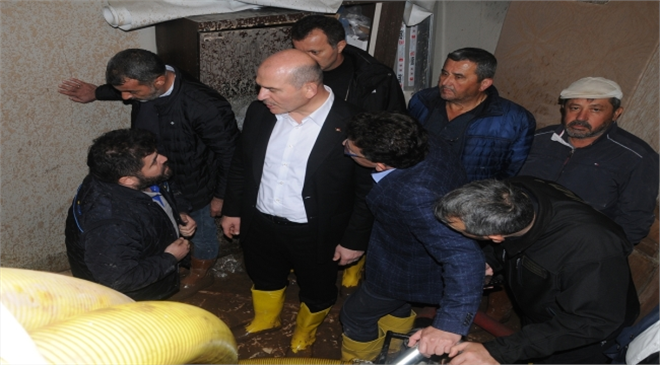 İçişleri Bakanı Soylu, Antalya`da Selden Zarar Görenleri Ziyaret Etti