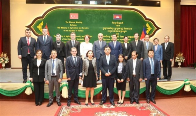 BAKAN KİRİŞCİ KAMBOÇYA`DA