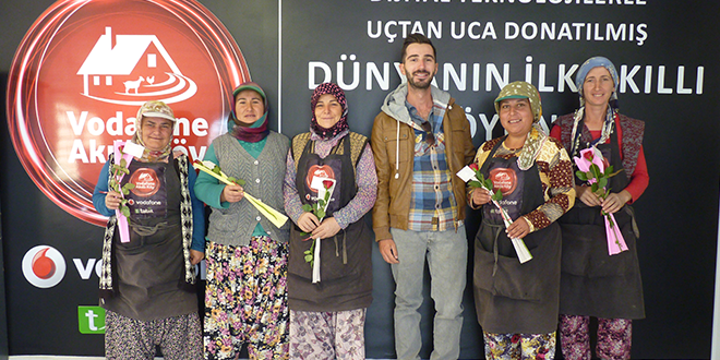 Vodafone Akıllı Köy Kadın Çiftçileri `Dünya Kadın Çitçiler Günü`nüzü Kutluyor!